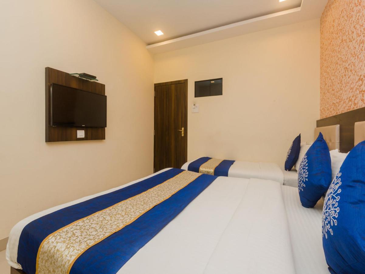 Hotel Golden Galaxy Mumbai Ngoại thất bức ảnh